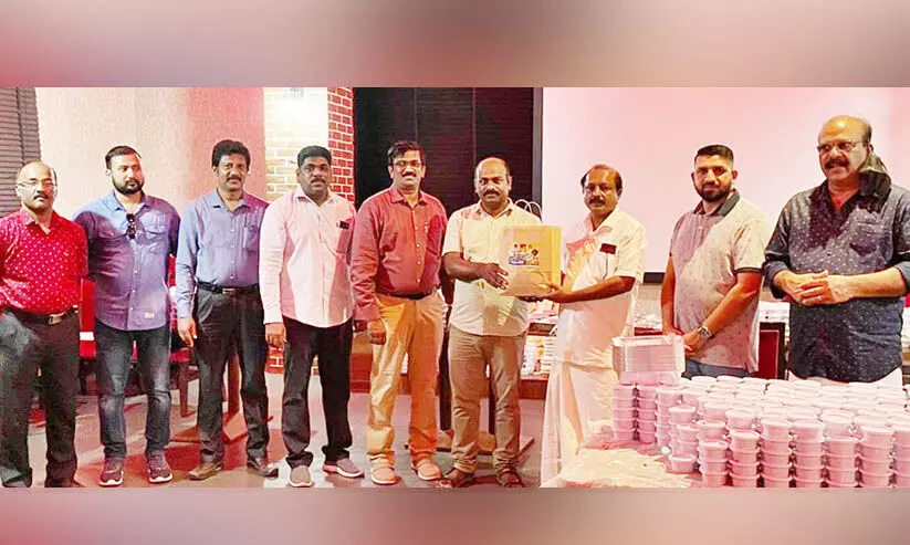 യു.​പി.​പി ഓ​ണ​സ​ദ്യ വി​ത​ര​ണം ചെ​യ്​​തു