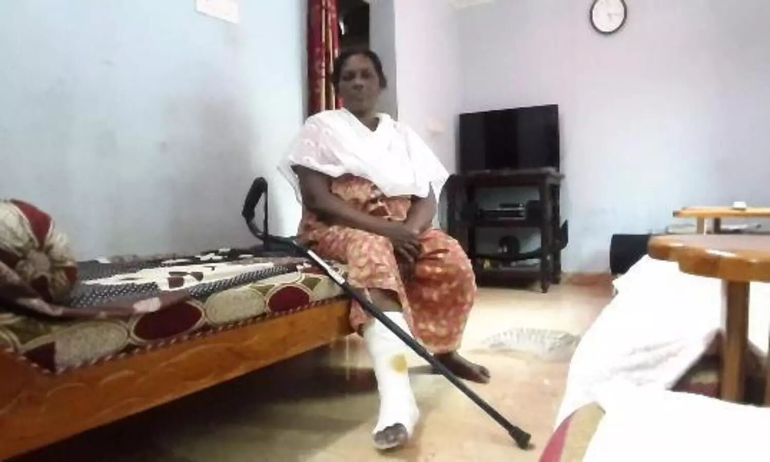 ക്വാറൻറീൻ ലംഘനം ചോദ്യം ചെയ്തയാളുടെ വീട്ടിൽ കയറി ആക്രമണം; വീട്ടമ്മയ്ക്ക് പരിക്ക്