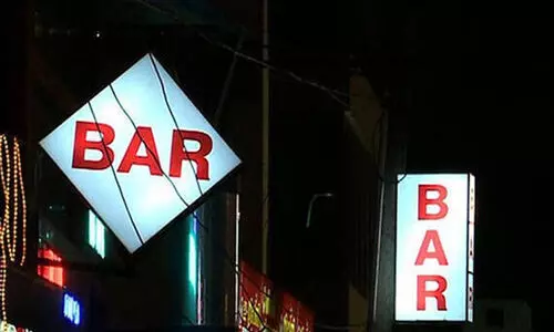 ബാറുകളുടെ ഒന്നാം തീയതി അവധി മാറ്റാനും മദ്യം വിളമ്പാനും ഉടമകളുടെ നീക്കം