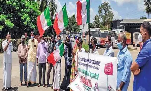 മദ്യശാല: കെ.എസ്​.ആർ.ടി.സി ഡിപ്പോക്ക് മുന്നിൽ പ്രതിഷേധം