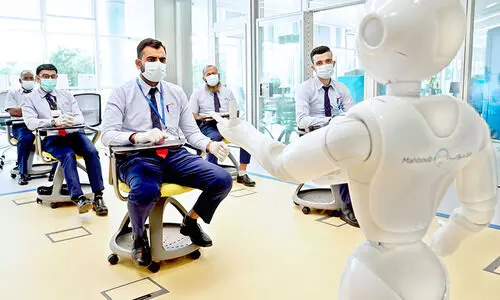 869 ബസ്​ ഡ്രൈവർമാരെ പരിശീലിപ്പിച്ച്​ യെന്തിരൻ മാഷ്