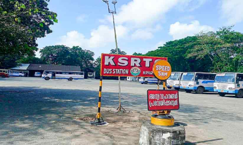 ബസുകൾ മാറി, കാലം മാറി;  പറവൂർ സ്​റ്റാൻഡിന്​ ഒരുമാറ്റവുമില്ല