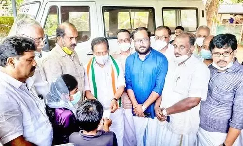 റ​ഷീ​ദ് ഇ​യ്യാ​ലി​െൻറ കു​ടും​ബ​ത്തി​ന് ദ​മ്മാം ഒ.​ഐ.​സി.​സി ആ​റു ല​ക്ഷം രൂ​പ ന​ൽ​കി