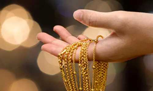 കളഞ്ഞുകിട്ടിയ സ്വർണാഭരണവും പണവുമടങ്ങിയ ബാഗ് യുവതി പൊലീസിലേൽപ്പിച്ചു കളഞ്ഞുകിട്ടിയ സ്വർണാഭരണവും പണവുമടങ്ങിയ ബാഗ് യുവതി പൊലീസിലേൽപ്പിച്ചു