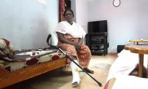 ക്വാറൻറീൻ ലംഘനം ചോദ്യം ചെയ്തയാളുടെ വീട്ടിൽ കയറി ആക്രമണം; വീട്ടമ്മയ്ക്ക് പരിക്ക്