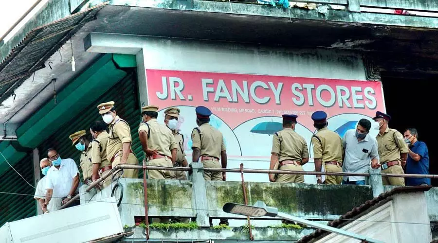 മിഠായിത്തെരുവ്​ മേഖലയിലെ തുടർ തീപിടിത്തം; കാരണങ്ങൾ ചൂണ്ടിക്കാട്ടി ഫയർ ഫോഴ്​സ് റിപ്പോർട്ട്​