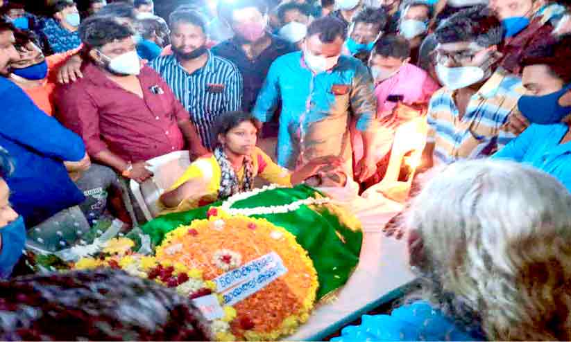 തൈക്കാട്ടുശ്ശേരി കൊലപാതകം: അന്വേഷണം ഊർജിതമാക്കി പൊലീസ് തൈക്കാട്ടുശ്ശേരി കൊലപാതകം: അന്വേഷണം ഊർജിതമാക്കി പൊലീസ്