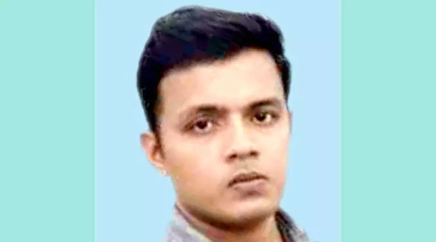 സെൽഫിയെടുക്കാൻ ശ്രമിക്കവെ കടലിൽ വീണ് യുവാവ് മരിച്ചു സെൽഫിയെടുക്കാൻ ശ്രമിക്കവെ കടലിൽ വീണ് യുവാവ് മരിച്ചു