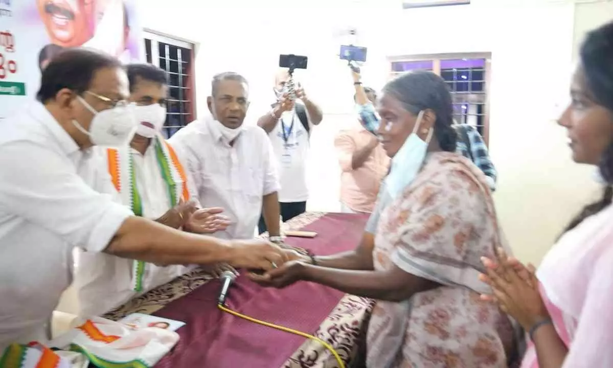 ചില വിസർജ്യങ്ങളെ പുറം തള്ളിയാലേ കോൺഗ്രസ് രക്ഷപ്പെടു -കെ സുധാകരൻ ചില വിസർജ്യങ്ങളെ പുറം തള്ളിയാലേ കോൺഗ്രസ് രക്ഷപ്പെടു -കെ സുധാകരൻ