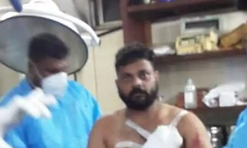 തലശ്ശേരിയിൽ ബി.ജെ.പി പ്രവർത്തകന് വെട്ടേറ്റു തലശ്ശേരിയിൽ ബി.ജെ.പി പ്രവർത്തകന് വെട്ടേറ്റു