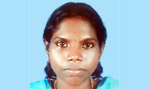 ആ​ദി​വാ​സി യു​വ​തി ദു​രൂ​ഹ സാ​ഹ​ച​ര്യ​ത്തി​ൽ വ​ന​ത്തി​ൽ മ​രി​ച്ച നി​ല​യി​ല്‍