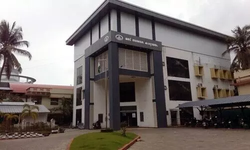 മരട് നഗരസഭയില്‍ ഇനി മുതല്‍ സര്‍, മാഡം വിളികള്‍ ഇല്ല