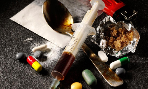 ലഹരി മാഫിയ പിടിമുറുക്കി പെരിക്കല്ലൂർ