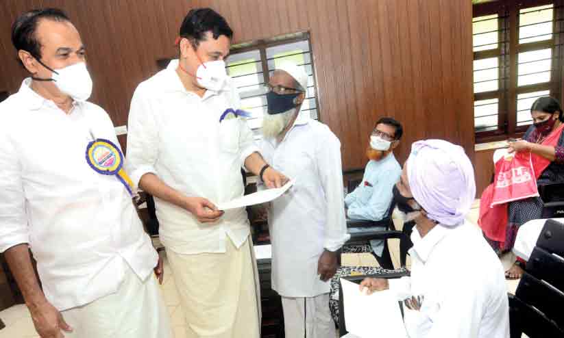 മലപ്പുറം ജില്ലയിൽ 2,061 കുടുംബങ്ങള്ക്ക് പട്ടയം മലപ്പുറം ജില്ലയിൽ 2,061 കുടുംബങ്ങള്ക്ക് പട്ടയം