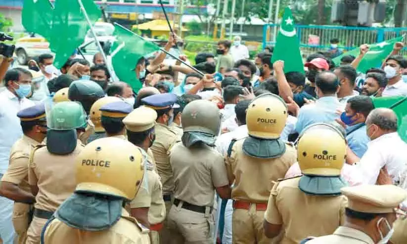 പെരിന്തൽമണ്ണയിലെ ഗതാഗത പരിഷ്കരണത്തിനെതിരെ വ്യാപക പ്രതിഷേധം പെരിന്തൽമണ്ണയിലെ ഗതാഗത പരിഷ്കരണത്തിനെതിരെ വ്യാപക പ്രതിഷേധം