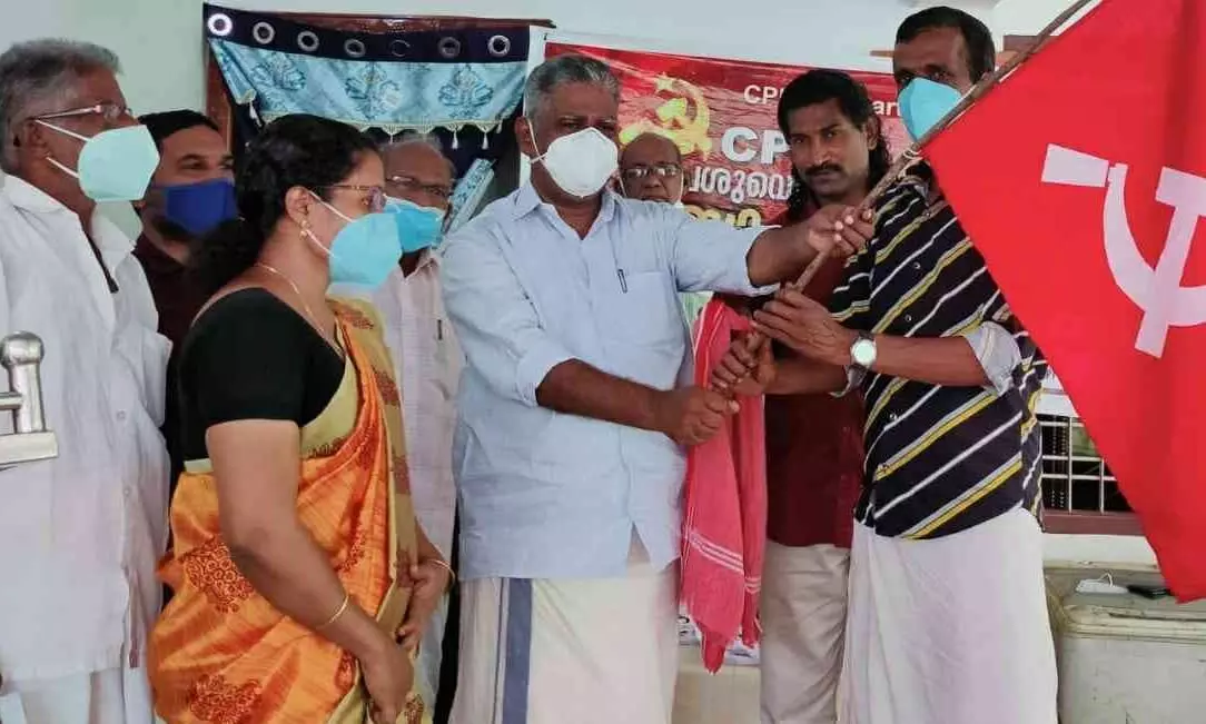 ആര്‍.എസ്.എസ്​ പ്രവര്‍ത്തകനും കുടുംബവും സി.പി.എമ്മില്‍ ചേര്‍ന്നു