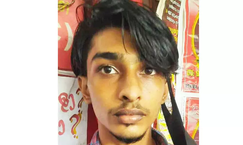 ബാഗിൽ കടത്തിയ കഞ്ചാവുമായി എഞ്ചിനീയറിങ് വിദ്യാർഥി പിടിയിൽ ബാഗിൽ കടത്തിയ കഞ്ചാവുമായി എഞ്ചിനീയറിങ് വിദ്യാർഥി പിടിയിൽ