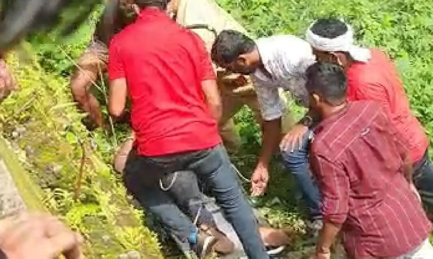 കലുങ്കിൽ കയറി സെൽഫിയെടുക്കുന്നതിനിടെ വീണ് യുവാവിന് ഗുരുതര പരിക്ക്