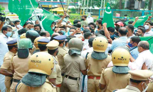 പെരിന്തൽമണ്ണയിലെ ഗതാഗത പരിഷ്കരണത്തിനെതിരെ വ്യാപക പ്രതിഷേധം പെരിന്തൽമണ്ണയിലെ ഗതാഗത പരിഷ്കരണത്തിനെതിരെ വ്യാപക പ്രതിഷേധം