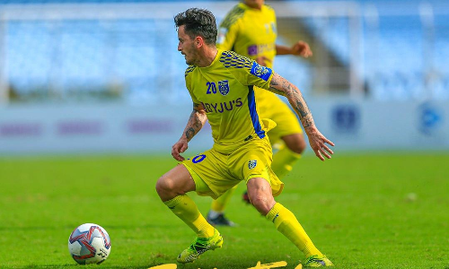 മൂന്ന്​ ചുവപ്പ്​ കാർഡ്, പിന്നാലെ​ ബെംഗളൂരു എഫ്‌.സിയോട്​ തോറ്റ്​ കേരള ബ്ലാസ്റ്റേഴ്‌സ്​