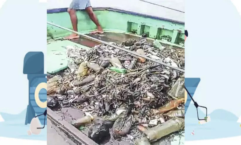 പോ​യി വ​രു​മ്പോ​ൾ വ​ല നി​റ​യെ  `പ്ലാ​സ്​​റ്റി​ക് കൊ​ണ്ടു​വ​രും