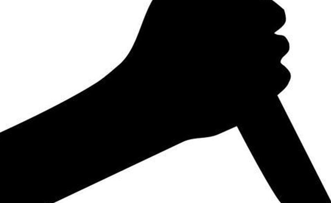 ക്ഷേത്ര ദർശനത്തിന് പോയ വീട്ടമ്മയെ അടിച്ചുവീഴ്ത്തി സ്വർണ മാല കവർന്നു ക്ഷേത്ര ദർശനത്തിന് പോയ വീട്ടമ്മയെ അടിച്ചുവീഴ്ത്തി സ്വർണ മാല കവർന്നു