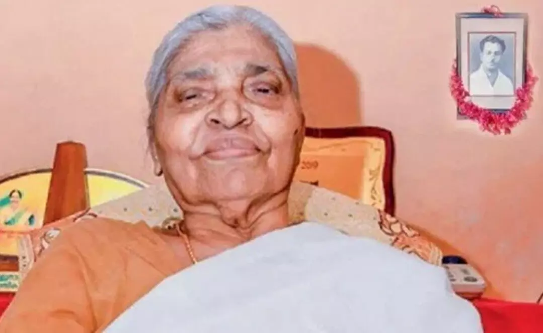 അഴീക്കോടൻ രാഘവന്റെ ഭാര്യ മീനാക്ഷി ടീച്ചർ നിര്യാതയായി അഴീക്കോടൻ രാഘവന്റെ ഭാര്യ മീനാക്ഷി ടീച്ചർ നിര്യാതയായി