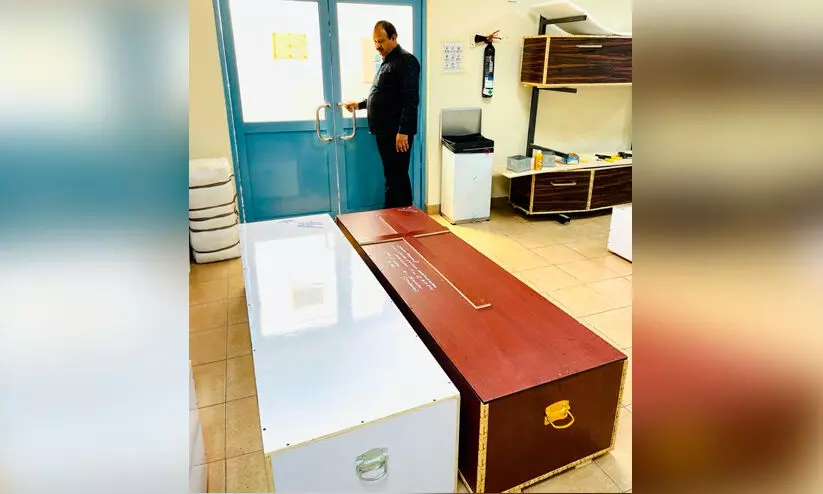 വർഗീസിെൻറ മൃതദേഹം കണ്ട് പൊട്ടിക്കരയുന്ന മുഹമ്മദിനെയാണ് ഞാൻ കണ്ടത് മലയാളികൾ വായിച്ചിരിക്കണം ഈ കുറിപ്പ് വർഗീസിെൻറ മൃതദേഹം കണ്ട് പൊട്ടിക്കരയുന്ന മുഹമ്മദിനെയാണ് ഞാൻ കണ്ടത് മലയാളികൾ വായിച്ചിരിക്കണം ഈ കുറിപ്പ്