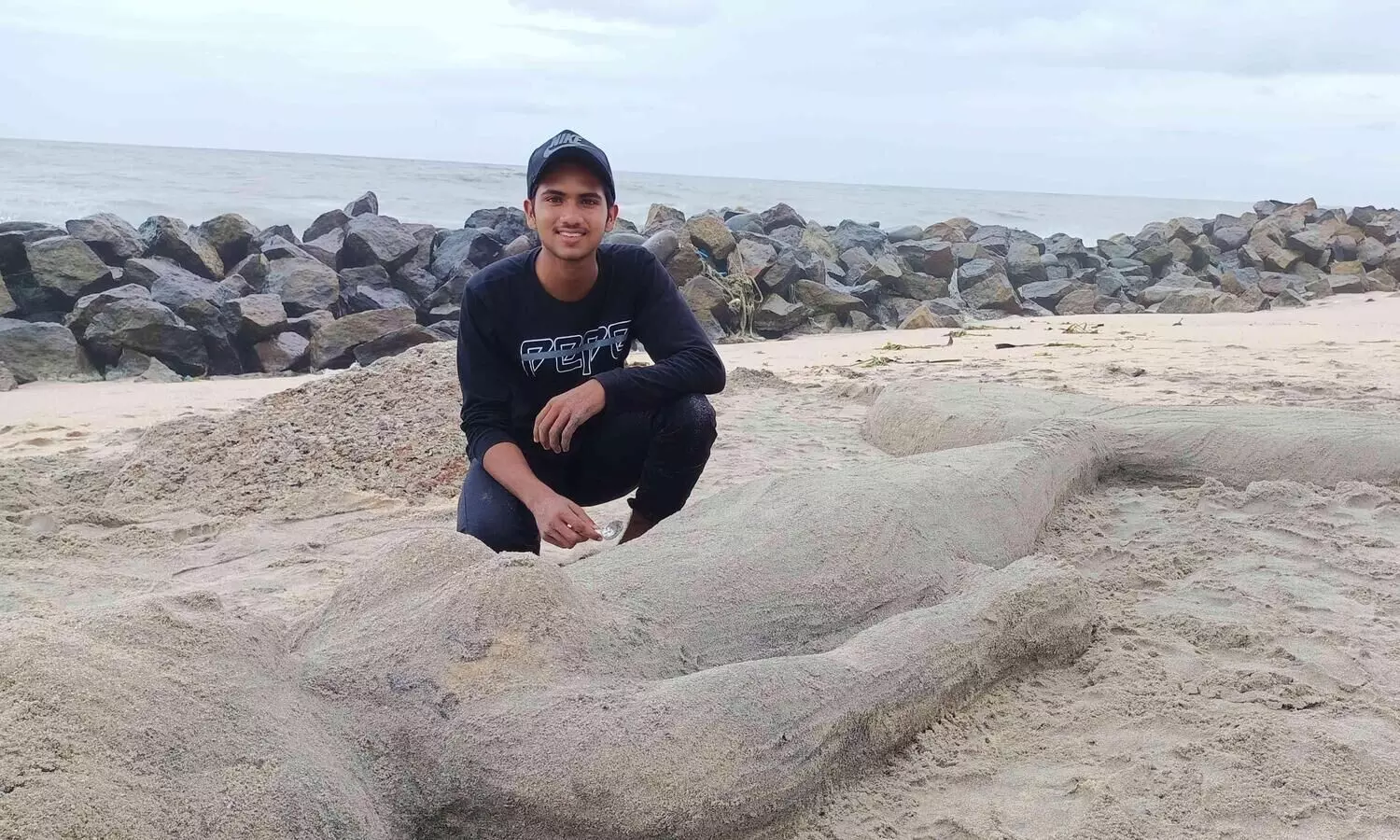 മണലിൽ മത്സ്യ കന്യക തീർത്ത്​ അഫ്നാൻ