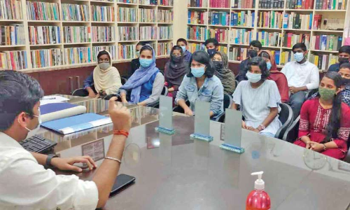 കുട്ടികൾക്ക് സിവിൽ സർവിസിന്‍റെ ബാലപാഠങ്ങൾ പകർന്ന് മുകുന്ദ് കുമാർ ഐ.എ.എസ്