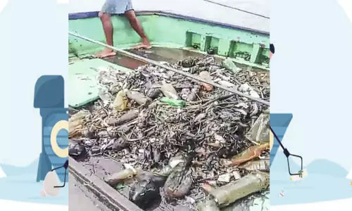 പോ​യി വ​രു​മ്പോ​ൾ വ​ല നി​റ​യെ  `പ്ലാ​സ്​​റ്റി​ക് കൊ​ണ്ടു​വ​രും