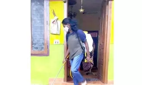 മ​ഹാ​മാ​രി​ക്ക്​ കീ​ഴ​ട​ങ്ങി​യ മു​ൻ​നി​ര​േ​പാ​രാ​ളി ആ​ശ​ക്ക്​ നാ​ടി​െൻറ ക​ണ്ണീ​രാ​ഞ്​​ജ​ലി