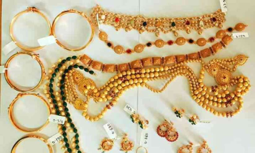 രേഖകളില്ലാതെ കൊണ്ടുവന്ന 385 ഗ്രാം സ്വർണാഭരണം പിടികൂടി