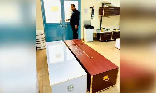 വർഗീസി​െൻറ മൃതദേഹം കണ്ട്​ പൊട്ടിക്കരയുന്ന മുഹമ്മദിനെയാണ് ഞാൻ കണ്ടത് മലയാളികൾ വായിച്ചിരിക്കണം ഈ കുറിപ്പ്​