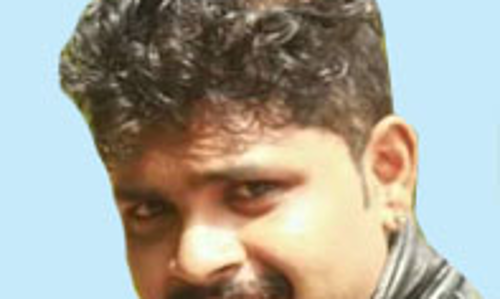 കു​ഴി​നി​ലം സ്വ​ദേ​ശി കോ​ഴി​ക്കോ​ട്  ബൈ​ക്ക​പ​ക​ട​ത്തി​ൽ മ​രി​ച്ചു