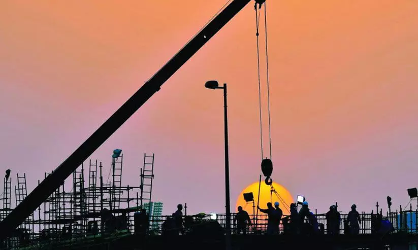 ചൂട്​ കുറഞ്ഞു: ഉച്ച തൊഴിൽ നിരോധനം പിൻവലിച്ചു