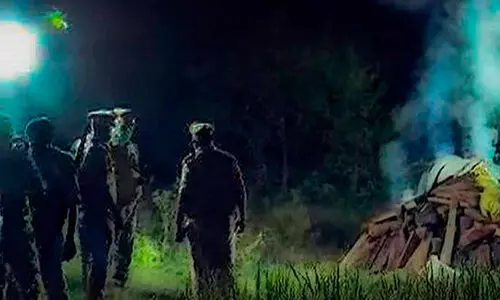 ഹാ​ഥറ​സ്​: ഇ​നി​യെ​ങ്കി​ലും ആ ​ കു​ടും​ബ​ത്തെ വെ​റു​തെ​വി​ട്ടുകൂ​ടേ?