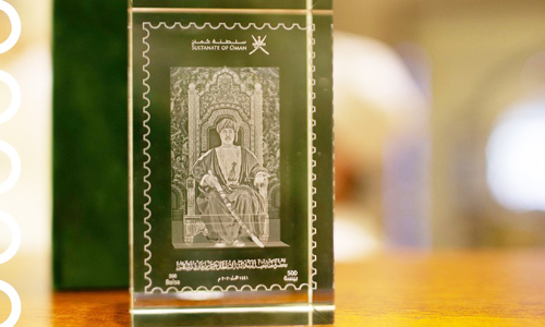 സുൽത്താ‍െൻറ ചിത്രമുളള ക്രിസ്​റ്റൽ സ്​റ്റാമ്പ് പുറത്തിറക്കി