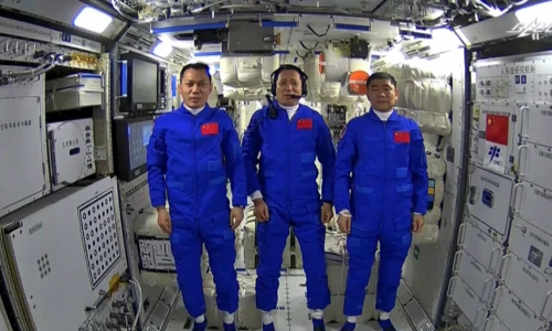 ഏറ്റവും ദൈർഘ്യമേറിയ ബഹിരാകാശദൗത്യം കഴിഞ്ഞ്​ ചൈനീസ്​ സഞ്ചാരികൾ ഭൂമിയിലെത്തി