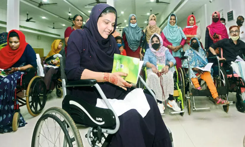 ഇനി സലീന പറയും തളരാത്ത കഥകൾ; സുറുമിയുടെ സ്വന്തം ഇബ്നു പ്രകാശനം ചെയ്തു ഇനി സലീന പറയും തളരാത്ത കഥകൾ; സുറുമിയുടെ സ്വന്തം ഇബ്നു പ്രകാശനം ചെയ്തു