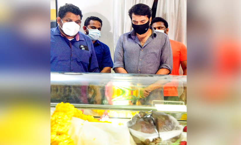 ഡോ. കെ.ആർ. വിശ്വംഭരൻ: ഇടപെടലിൽ ജനകീയൻ... കർമപഥത്തിൽ മഹാരാജകീയൻ ഡോ. കെ.ആർ. വിശ്വംഭരൻ: ഇടപെടലിൽ ജനകീയൻ... കർമപഥത്തിൽ മഹാരാജകീയൻ