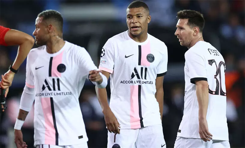 മെസ്സിയും കൂട്ടരും ഖത്തറിലേക്ക് മെസ്സിയും കൂട്ടരും ഖത്തറിലേക്ക്