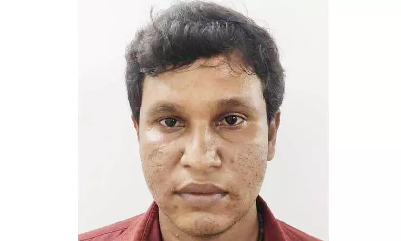 പ്രായപൂർത്തിയാവാത്ത പെൺകുട്ടിയെ പ്രലോഭിപ്പിച്ച് പീഡിപ്പിച്ച കേസിൽ ഒരാൾ കൂടി പിടിയിൽ പ്രായപൂർത്തിയാവാത്ത പെൺകുട്ടിയെ പ്രലോഭിപ്പിച്ച് പീഡിപ്പിച്ച കേസിൽ ഒരാൾ കൂടി പിടിയിൽ