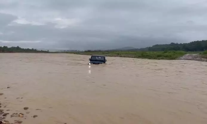 Anand Mahindra shares video of new Thar crossing river without