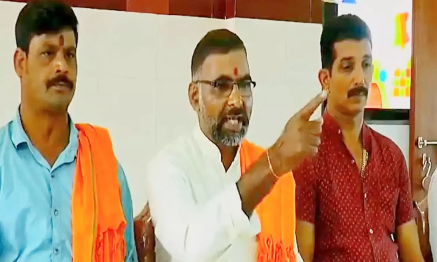 ഗാന്ധിയെ കൊന്നത്​ ഞങ്ങളാണ്​; വാർത്ത സ​മ്മേളനത്തിൽ പരസ്യമായി പ്രഖ്യാപിച്ച്​ ഹിന്ദു മഹാസഭ