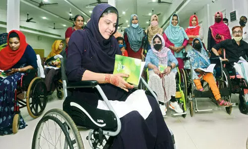 ഇനി സലീന പറയും തളരാത്ത കഥകൾ; സുറുമിയുടെ സ്വന്തം ഇബ്നു പ്രകാശനം ചെയ്തു ഇനി സലീന പറയും തളരാത്ത കഥകൾ; സുറുമിയുടെ സ്വന്തം ഇബ്നു പ്രകാശനം ചെയ്തു