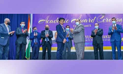 ഇ​ന്ത്യ​ൻ സ്‌​കൂ​ൾ ടോ​പ്പ​ർ​മാ​രെ ആ​ദ​രി​ച്ചു