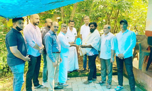 ബ​ബീ​ഷി​ന് കാ​സ​ർ​കോ​ട് ജി​ല്ല അ​സോ​സി​യേ​ഷ​െൻറ ആ​ദ​ര​വ്