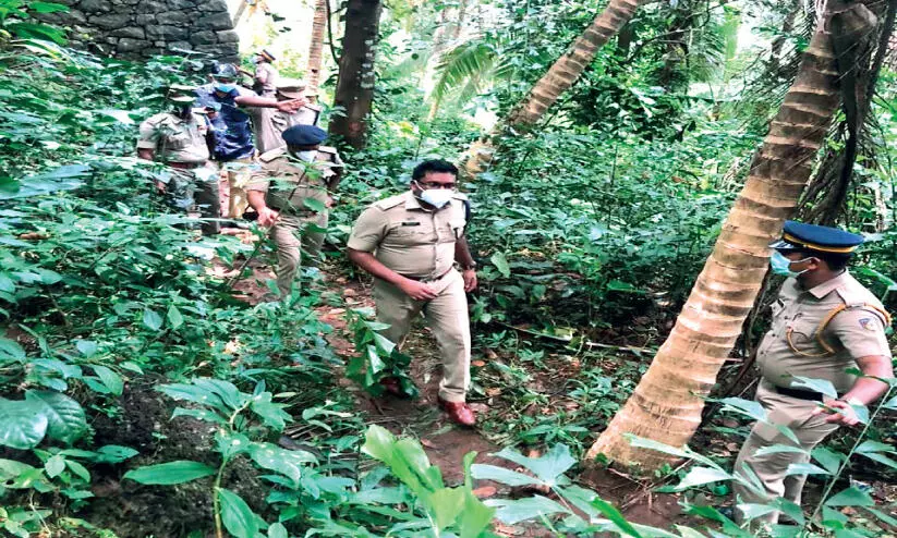 മൃതദേഹം കണ്ടെത്തിയ സംഭവം: അന്വേഷണം ആരംഭിച്ചു മൃതദേഹം കണ്ടെത്തിയ സംഭവം: അന്വേഷണം ആരംഭിച്ചു