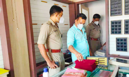 മുക്കുപണ്ട തട്ടിപ്പ്: ജ്വല്ലറിയിൽ പൊലീസ് പരിശോധന